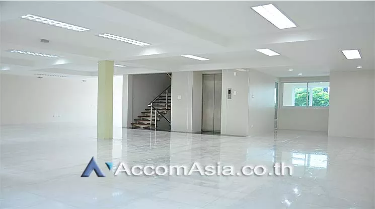 6  Office Space For Sale in Silom ,Bangkok BTS Sala Daeng AA13163